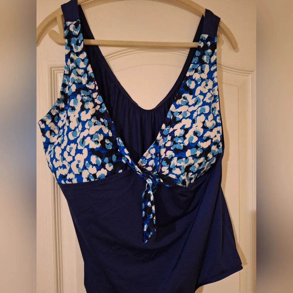 NWT Bleu Ice Blue and White One-Piece Swimsuit‎ 24